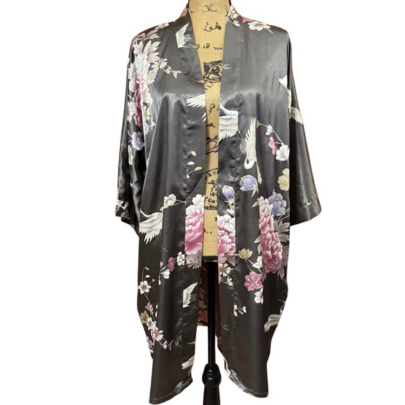 NWT Kim+Ono Chrysanthemum Floral And Crane Short Robe - Picture 9 of 11